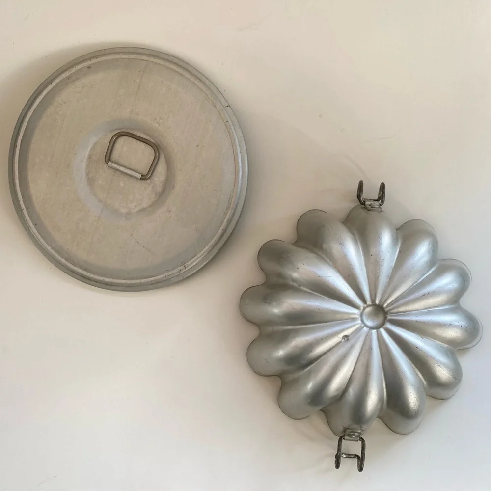 Vintage Mirro Jello Mold with Locking Lid Domed Fluted Pudding